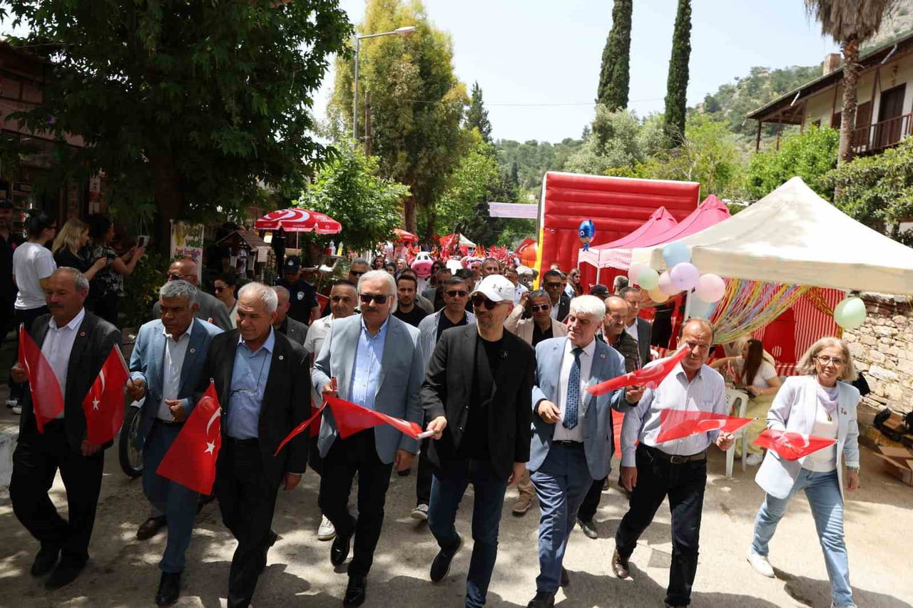 AÇILIŞ KORTEJİ YAPILDI