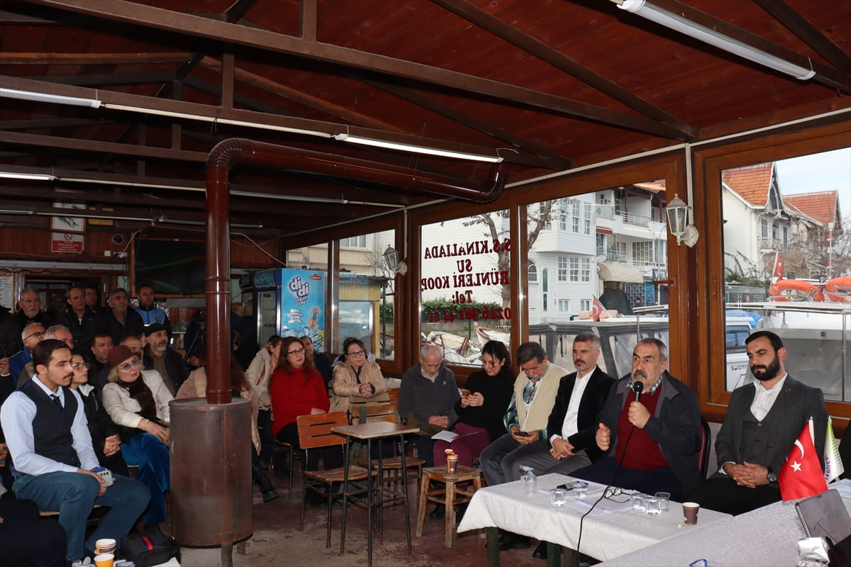 Adalar Belediyesi Meclis Toplantısı ocak ayı toplantılarının birinci birleşimi Kınalıada'da halkın...