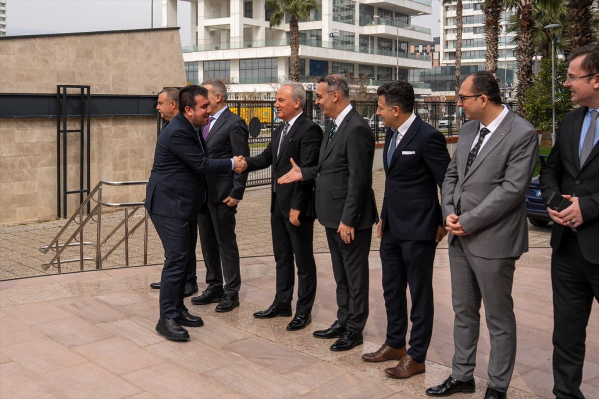 Adalet Bakan Yardımcısı Can Tuncay, İzmir Adliyesini ziyaret ederek incelemelerde bulundu. Tuncay...