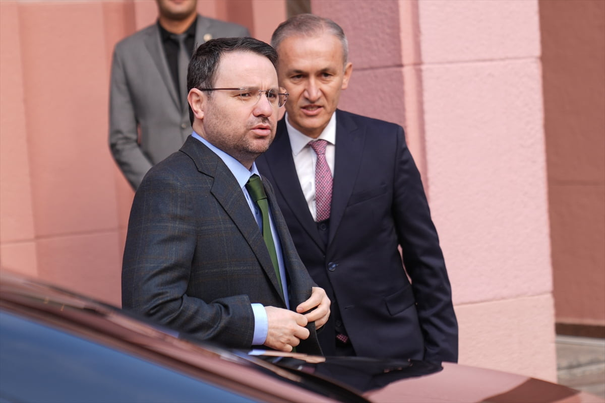 Adalet Bakanı Akın Gürlek, Adalet Bakanlığı önünde basın mensuplarının sorularını yanıtladı....