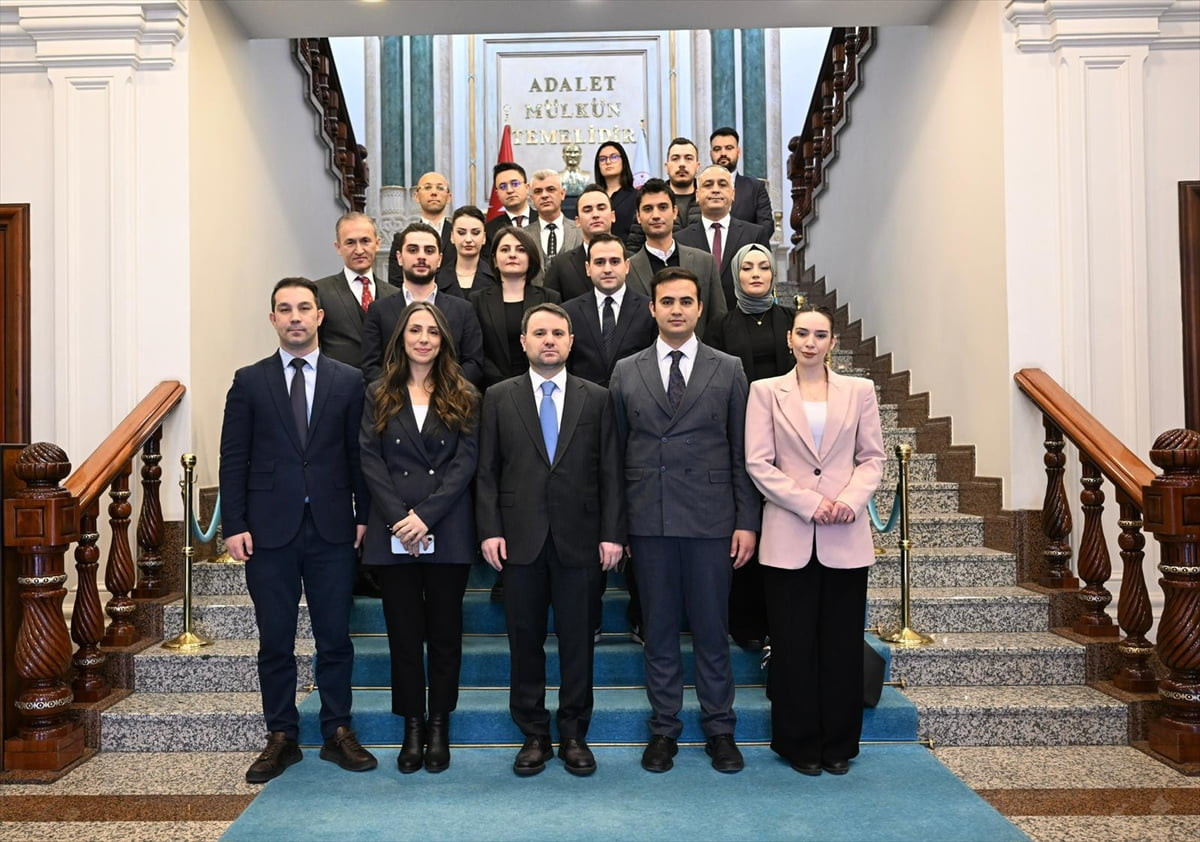 Adalet Bakanı Akın Gürlek, Adalet Bakanlığında yargı muhabirleriyle bayramlaştı.