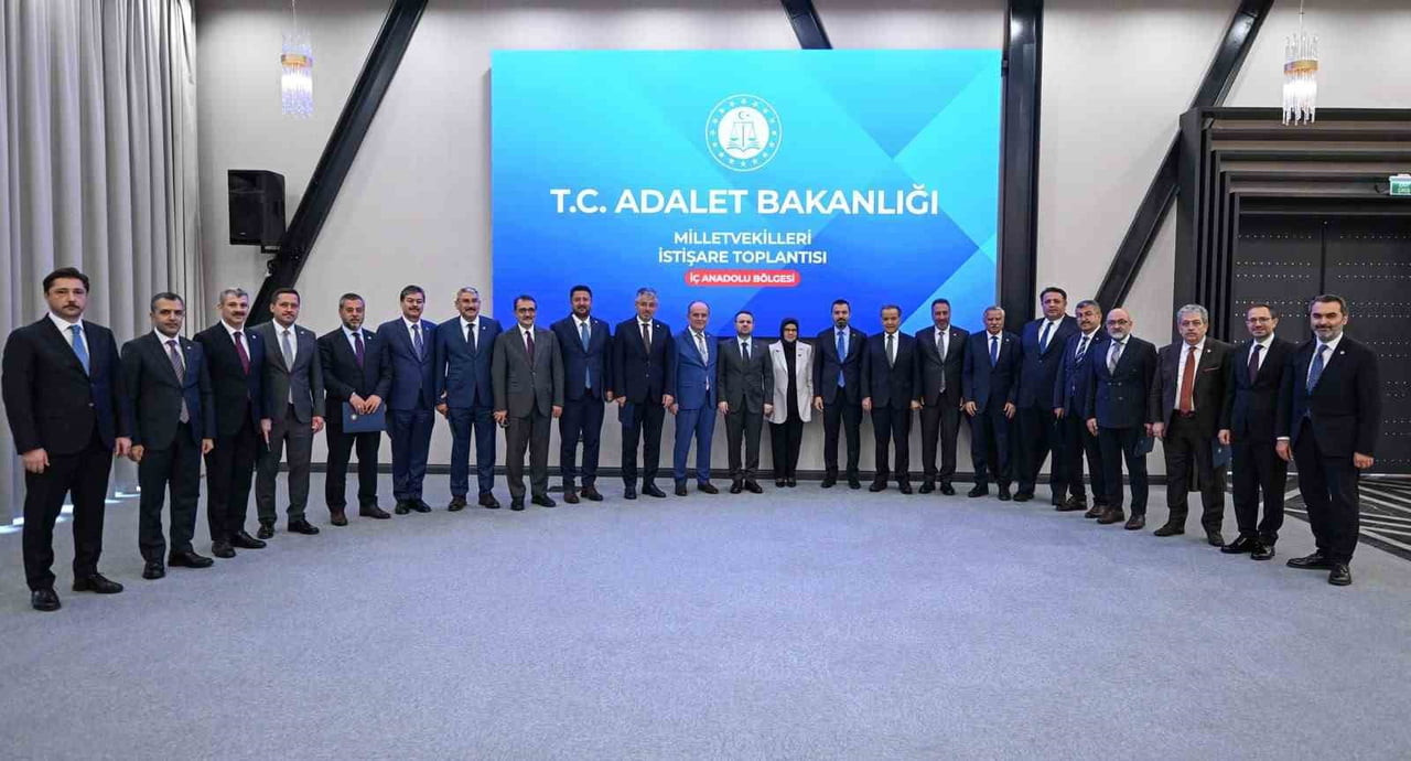 ADALET BAKANI AKIN GÜRLEK, ANKARA HAKİMEVİ’NDE İÇ ANADOLU BÖLGESİ MİLLETVEKİLLERİYLE DÜZENLENEN...