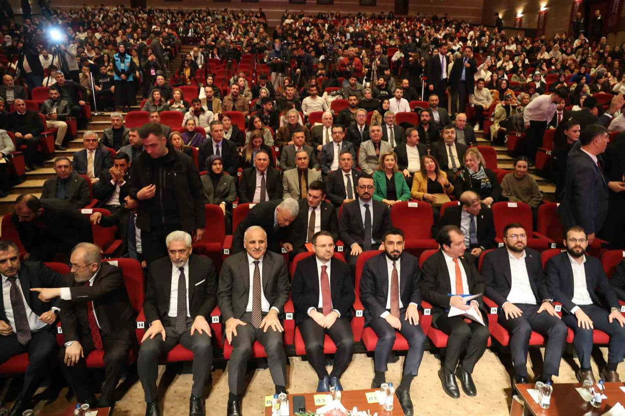 ADALET BAKANI AKIN GÜRLEK DİYARBAKIR'DA TÜGVA İHTİSAS AKADEMİSİ 26 LANSMANI PROGRAMINA...