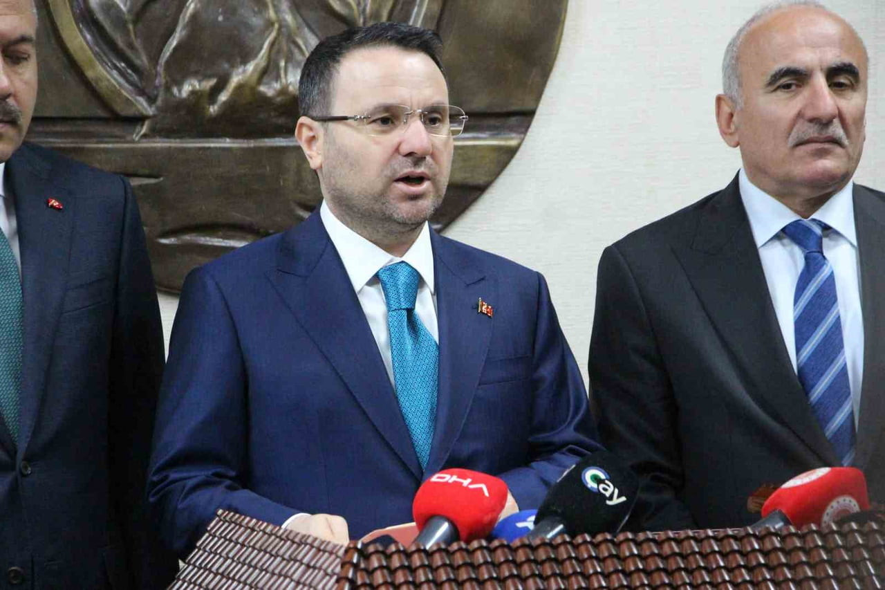 ADALET BAKANI AKIN GÜRLEK “HUKUK SİSTEMİMİZ ÜZERİNDE VESAYETİN KURULMASINA NASIL DÜN MÜSAADE...