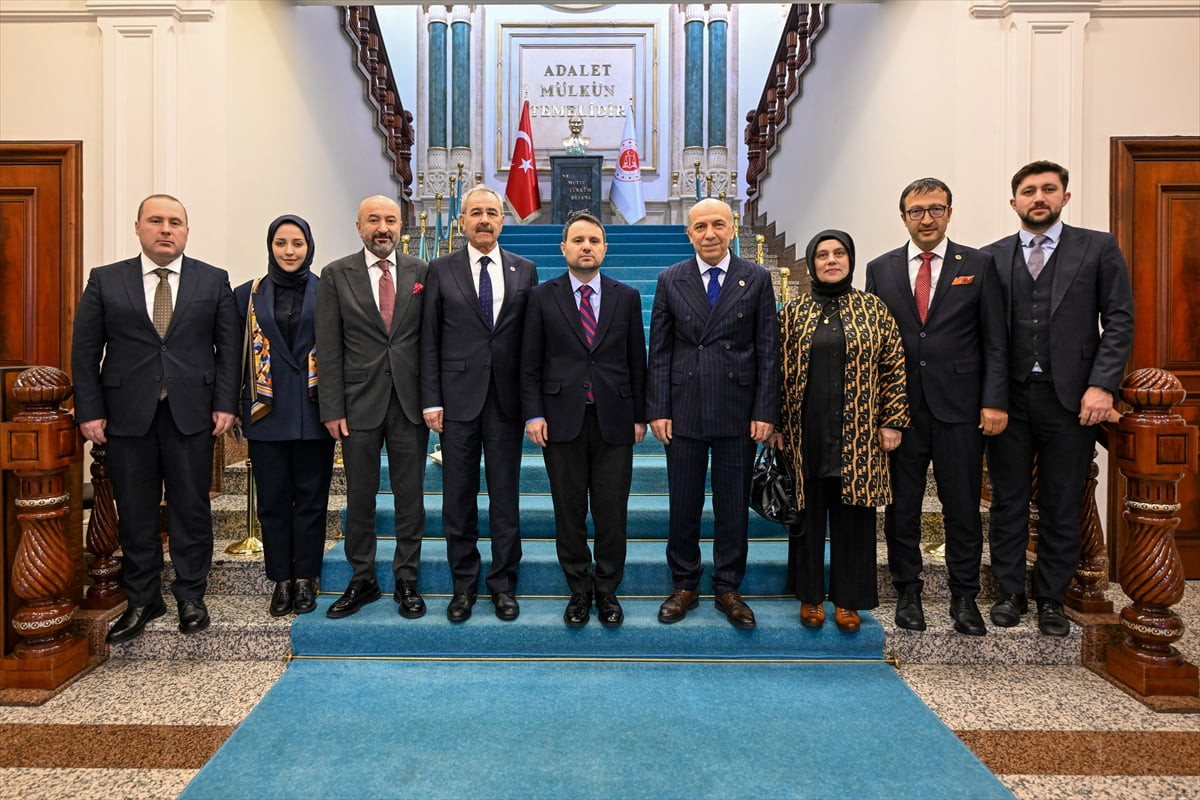  Adalet Bakanı Akın Gürlek, İstanbul 2 No'lu Barosu Başkanı Yasin Şamlı ve yönetimini kabul...