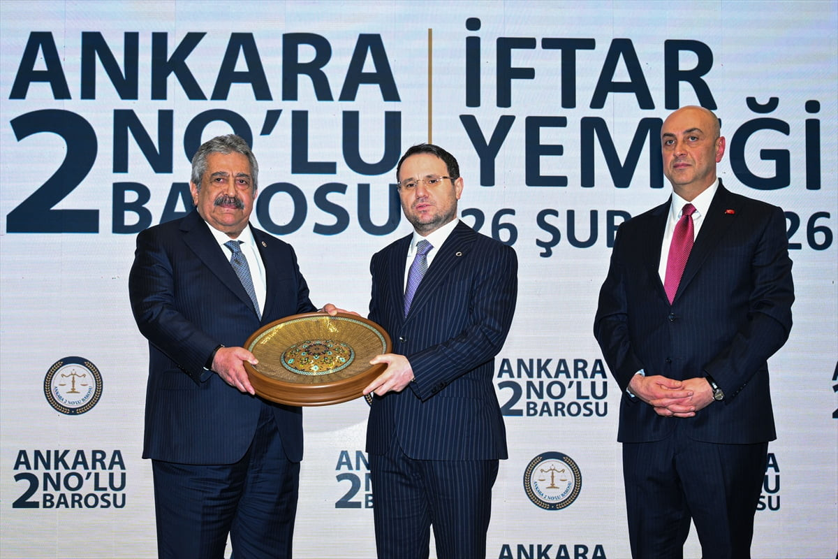 Adalet Bakanı Akın Gürlek (ortada), Ankara 2 No'lu Barosu tarafından ATO Congresium'da düzenlenen...