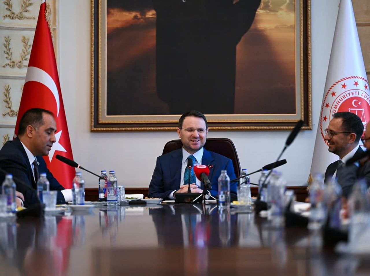 ADALET BAKANI AKIN GÜRLEK, "MUHTARLAR İNSANLARIN DERTLERİNİ DİNLER. MUHTAR DEVLETİN EN TEMEL...