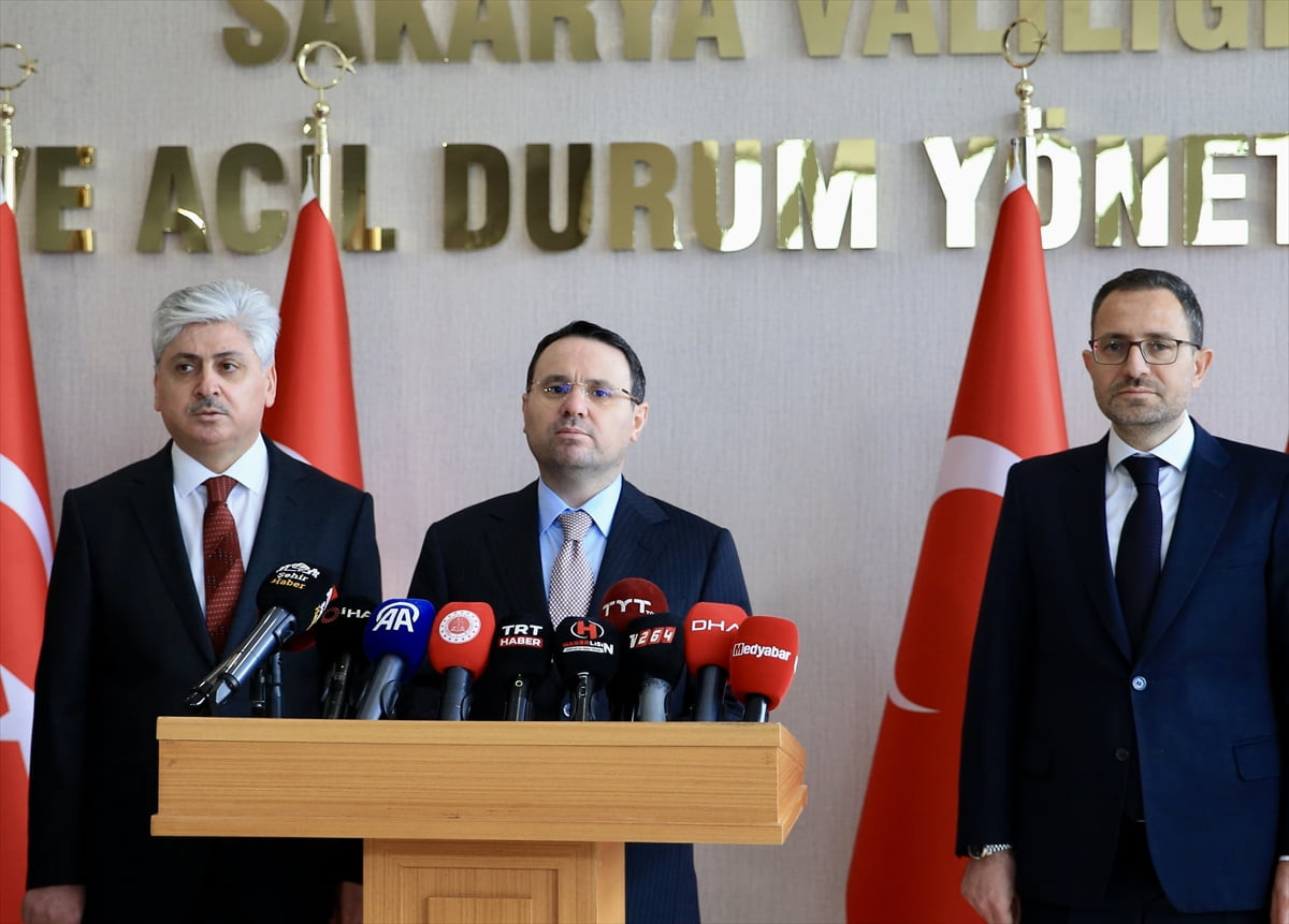 Adalet Bakanı Akın Gürlek, Sakarya'daki programları kapsamında İl Afet ve Acil Durum Yönetim...