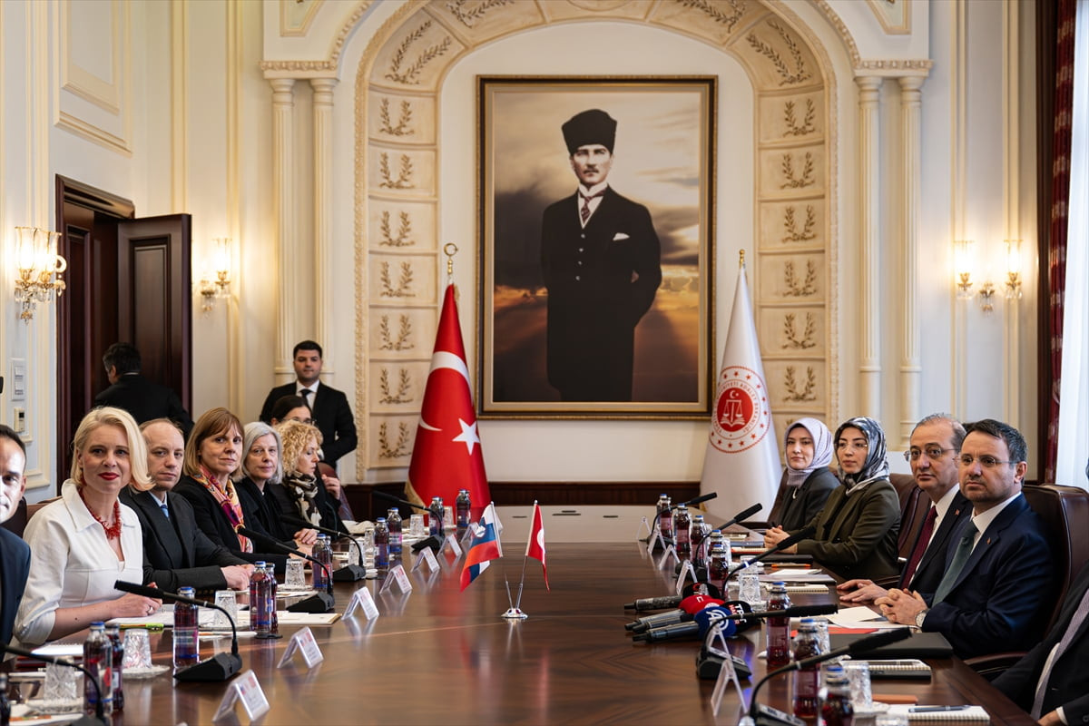 Adalet Bakanı Akın Gürlek, Slovenya Ulusal Meclis Başkanı Urska Klakocar Zupancic ile görüştü....