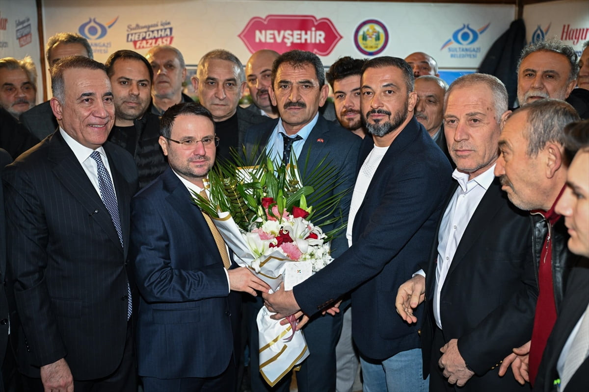 Adalet Bakanı Akın Gürlek (sol 2), Sultangazi Belediyesi tarafından kurulan Sultangazi Ramazan...