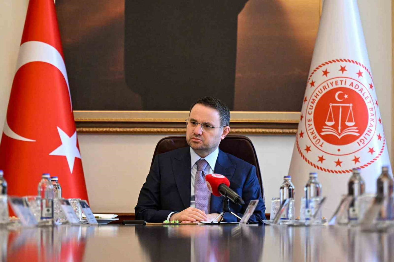 ADALET BAKANI AKIN GÜRLEK, TÜRK HUKUK ENSTİTÜSÜ HEYETİNİ KABUL ETTİ VE "YARGININ HIZLANDIRILMASI...