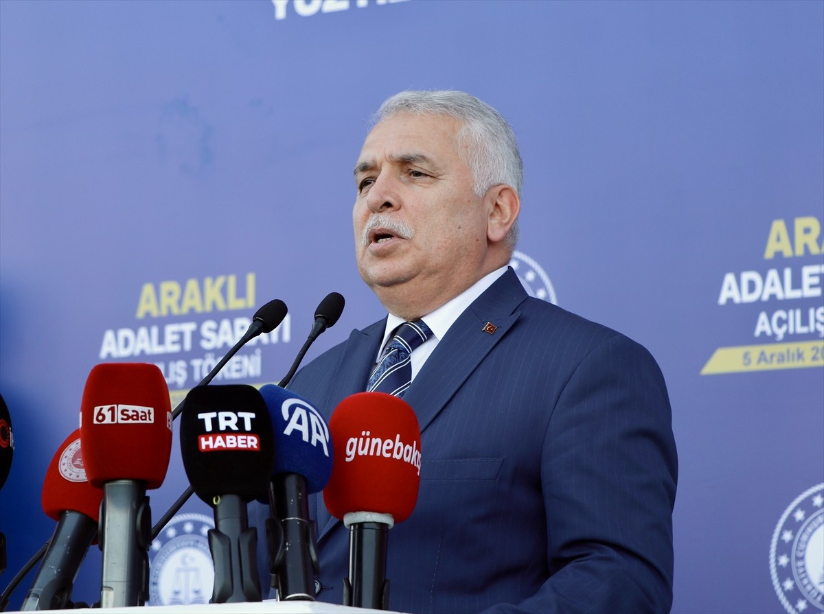 Adalet Bakanı Yılmaz Tunç, Araklı Adalet Sarayı'nın açılış törenine katıldı. Trabzon Valisi Aziz...