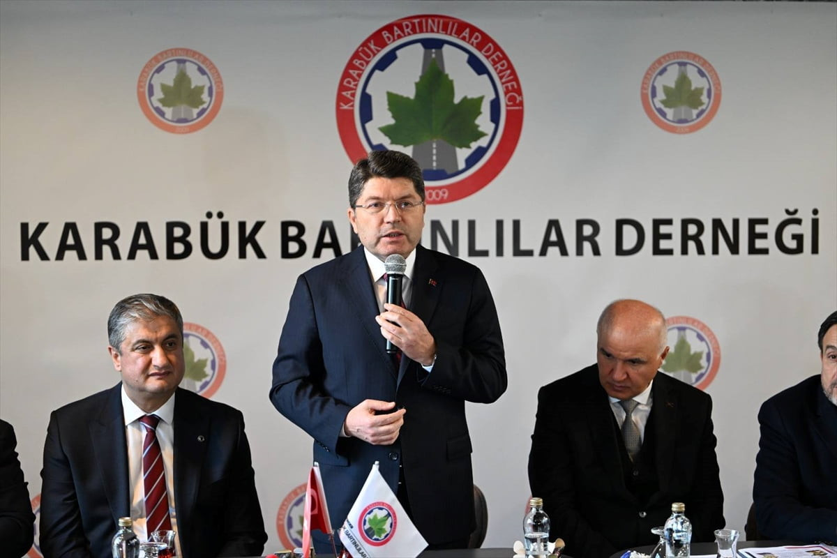 Adalet Bakanı Yılmaz Tunç, Karabük'te ziyaretler yaptı. Programı kapsamında kente gelen Tunç...