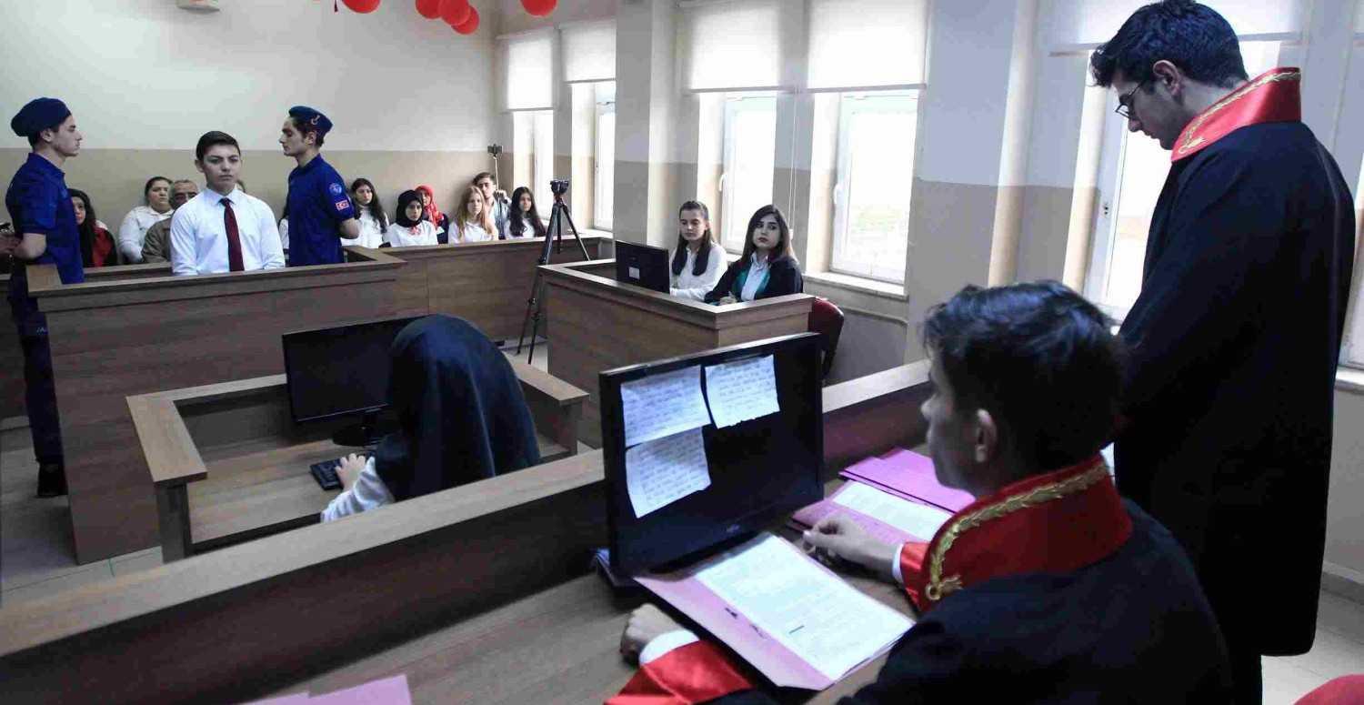 Adalet Bölümü Mezunları