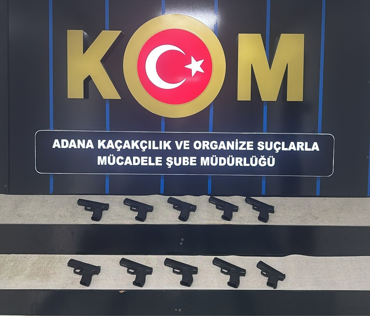 Adana Emniyet Müdürlüğünün, silah kaçakçılığı yapan şebekeyi 11 aylık teknik ve fiziki takibin...