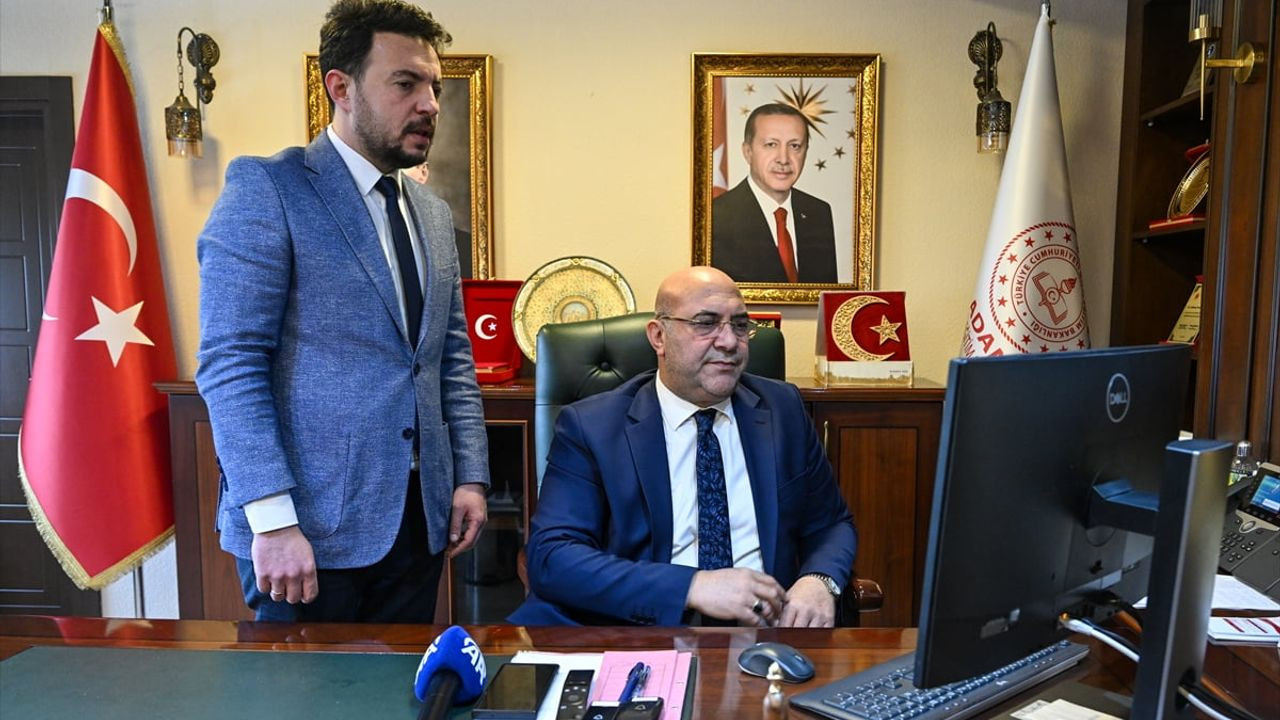 Adana İl Milli Eğitim Müdürü Mehmet Nurettin Aras, Yılın Kareleri Oylamasına Katıldı - Haber365