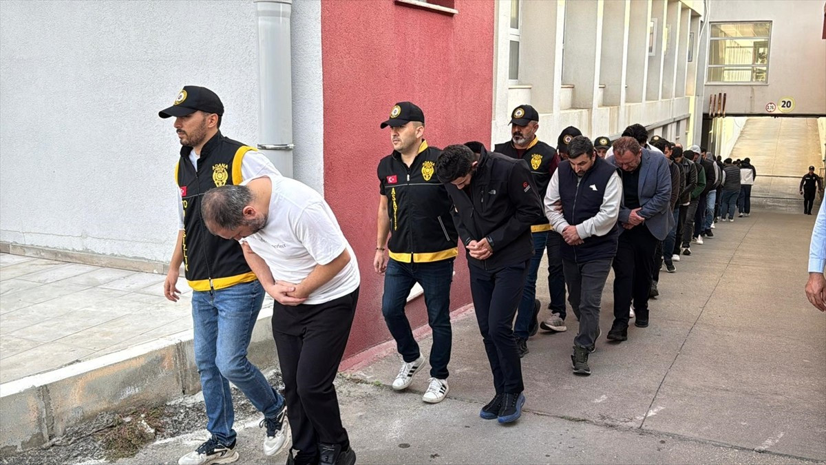 Adana merkezli 23 ilde düzenlenen operasyonda inşaat firmalarını "uygun fiyata demir satma"...