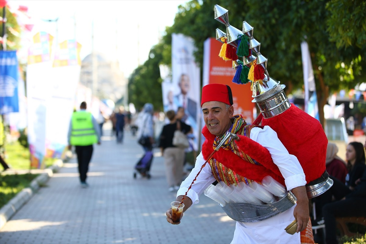 Adana Valiliğinin ev sahipliğinde "Kuşaktan Kuşağa" temasıyla düzenlenen 9. Uluslararası Adana...