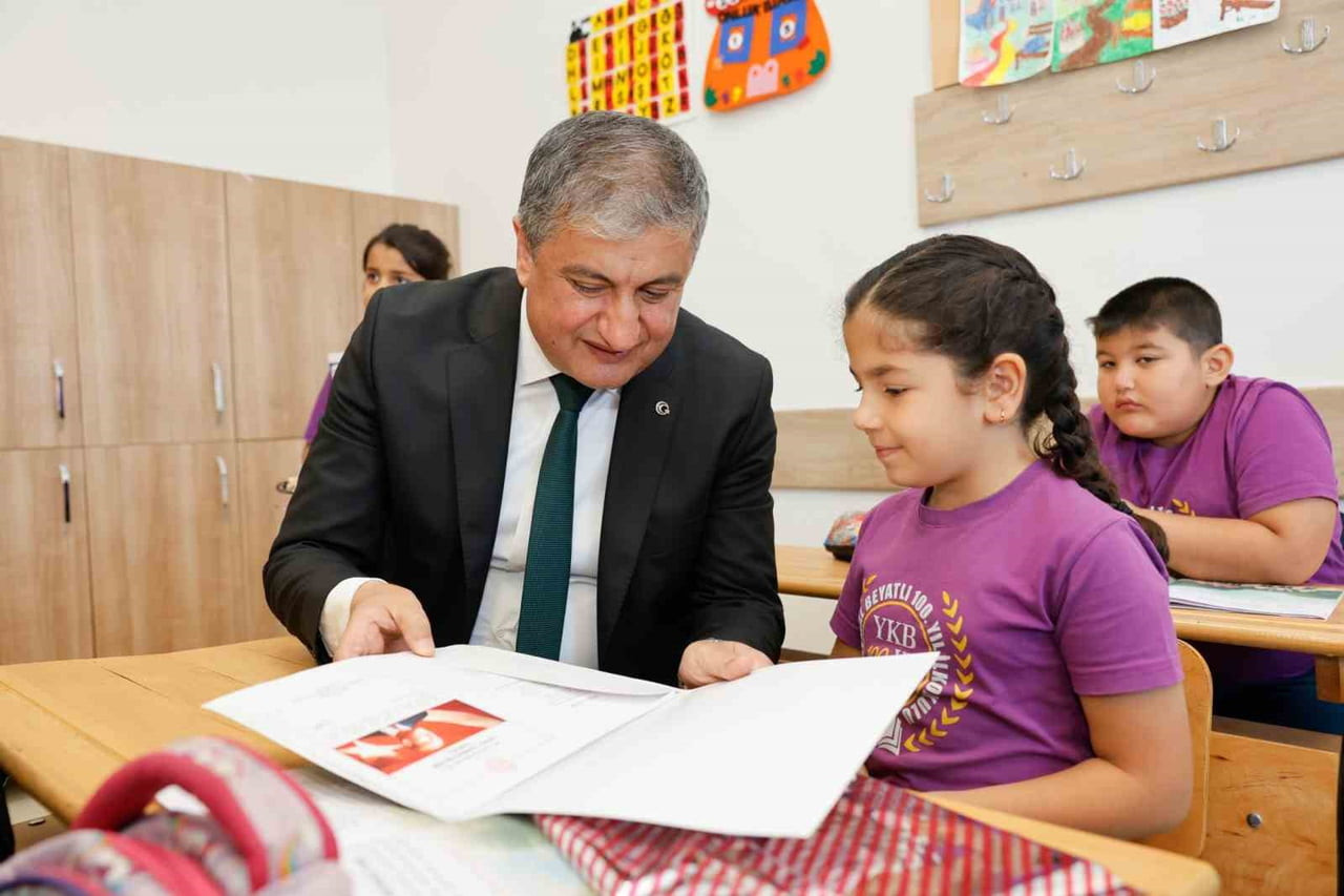 ADANA VALİSİ MUSTAFA YAVUZ, 2025-2026 EĞİTİM ÖĞRETİM YILI'NIN SONA ERMESİ DOLAYISIYLA YAHYA KEMAL...