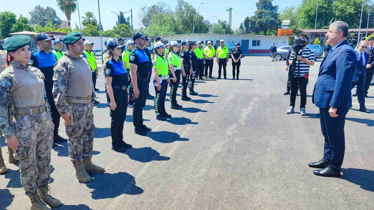 ADANA VALİSİ MUSTAFA YAVUZ, ADANA EMNİYET MÜDÜRLÜĞÜ TRAFİK DENETLEME ŞUBE MÜDÜRLÜĞÜ YERLEŞKESİNDE...