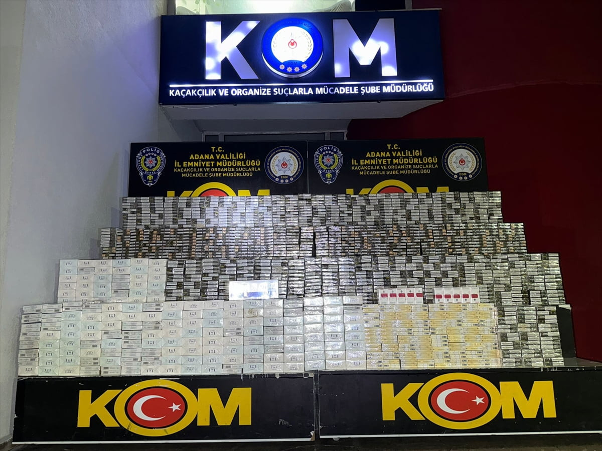 Adana'da 14 bin paket gümrük kaçağı sigara ele geçirildi, gözaltına alınan 2 zanlıdan 1'i...