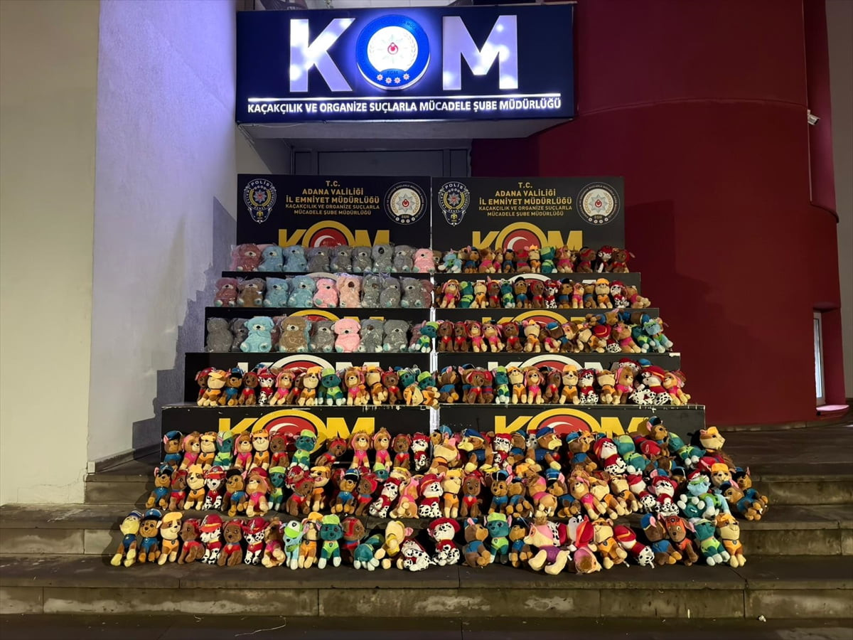 Adana'da 1515 gümrük kaçağı oyuncak ele geçirildi, 2 şüpheli gözaltına alındı.