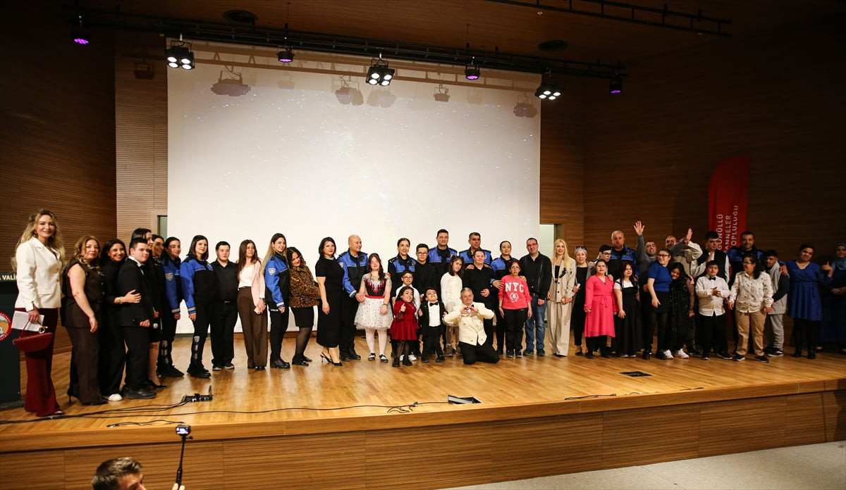 Adana'da 21 Mart Dünya Down Sendromu Farkındalık Günü kapsamında "+1 Farkla Sahne Senin" etkinliği...