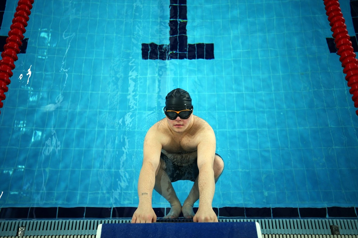 Adana'da 21 yaşındaki down sendromlu Mehmet Şahin Çağlar, ailesinin yönlendirmesiyle başladığı...