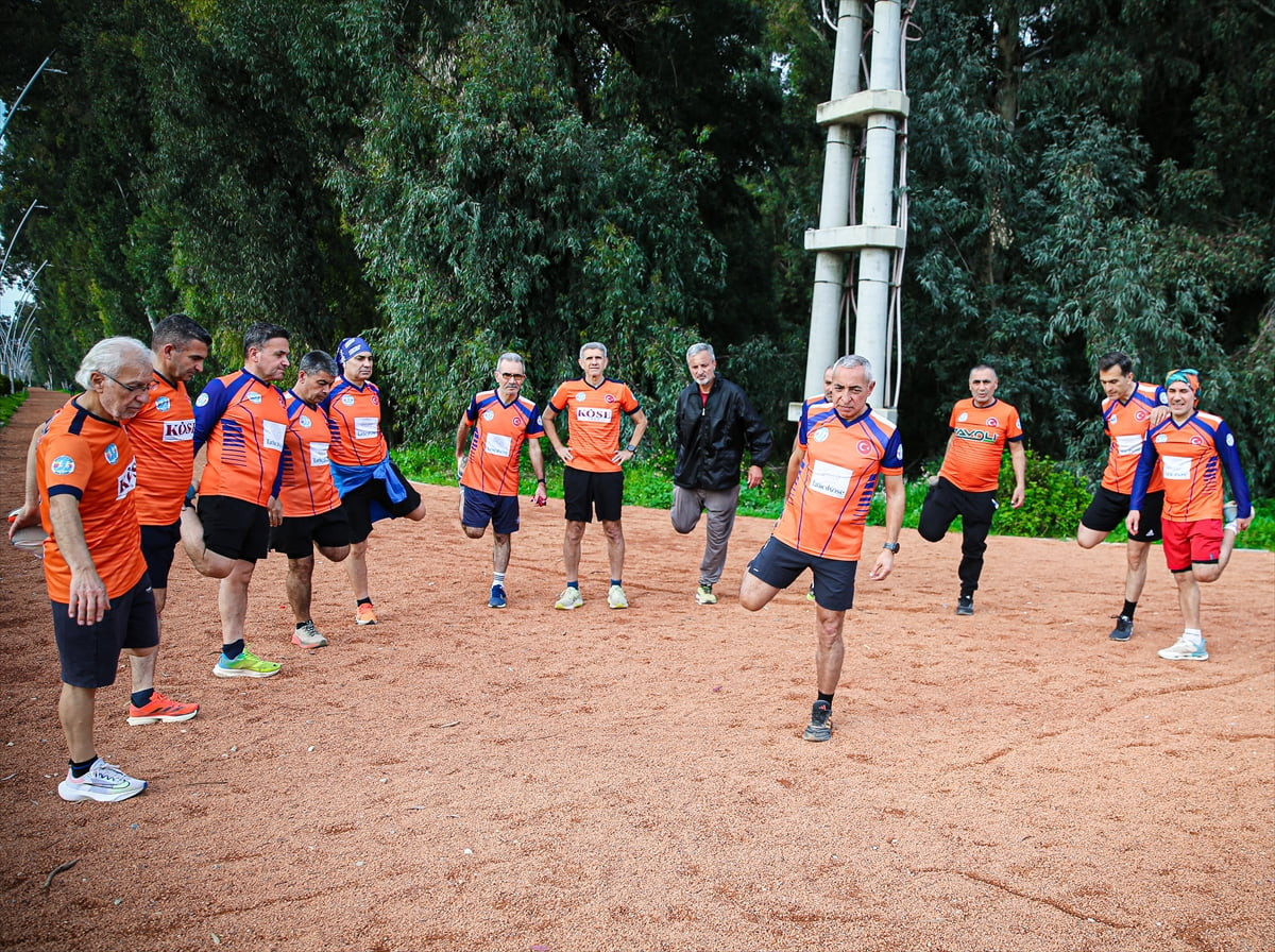 Adana'da 30 yıl önce zayıflamak için başladığı spora tutkuyla bağlanan 70 yaşındaki Necmi Tadır...