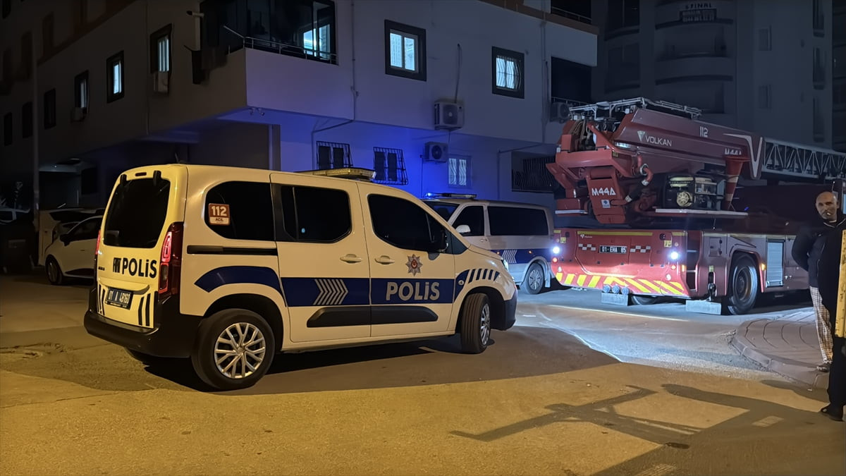 Adana'da ailesiyle yaşadığı evi yakmak isteyen kişi polis ekiplerince ikna edildi. İhbarı üzerine...