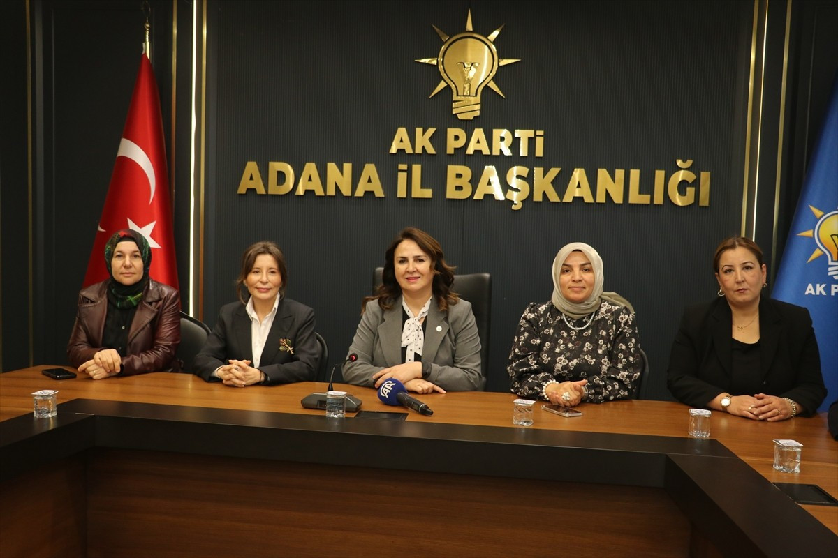 Adana'da AK Parti Kadın Kollarınca "25 Kasım Kadına Yönelik Şiddete Karşı Uluslararası Mücadele...