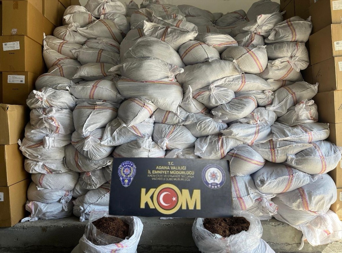 Adana'da bir tırda 10 ton gümrük kaçağı tütün ele geçirildi, sürücü gözaltına...