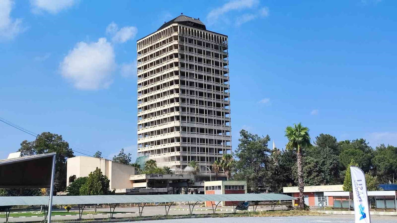 ADANA'DA DEPREMLERDE HASAR GÖREN VE KOLONLARINDA AĞIR HASAR TESPİT EDİLEN ÇUKOBİRLİK HİZMET...