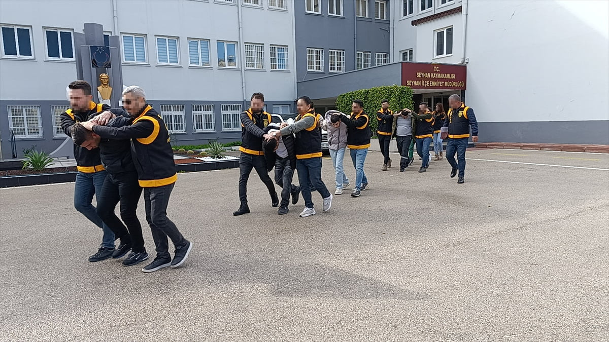 Adana'da döviz bürosuna tabanca ve av tüfekleriyle ateş açılmasına ilişkin gözaltına alınan 9...