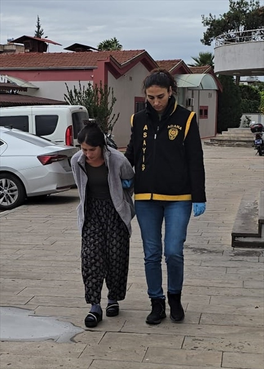 Adana'da iki evden 670 bin lira değerinde ziynet eşyası çaldığı iddiasıyla yakalanan zanlı...