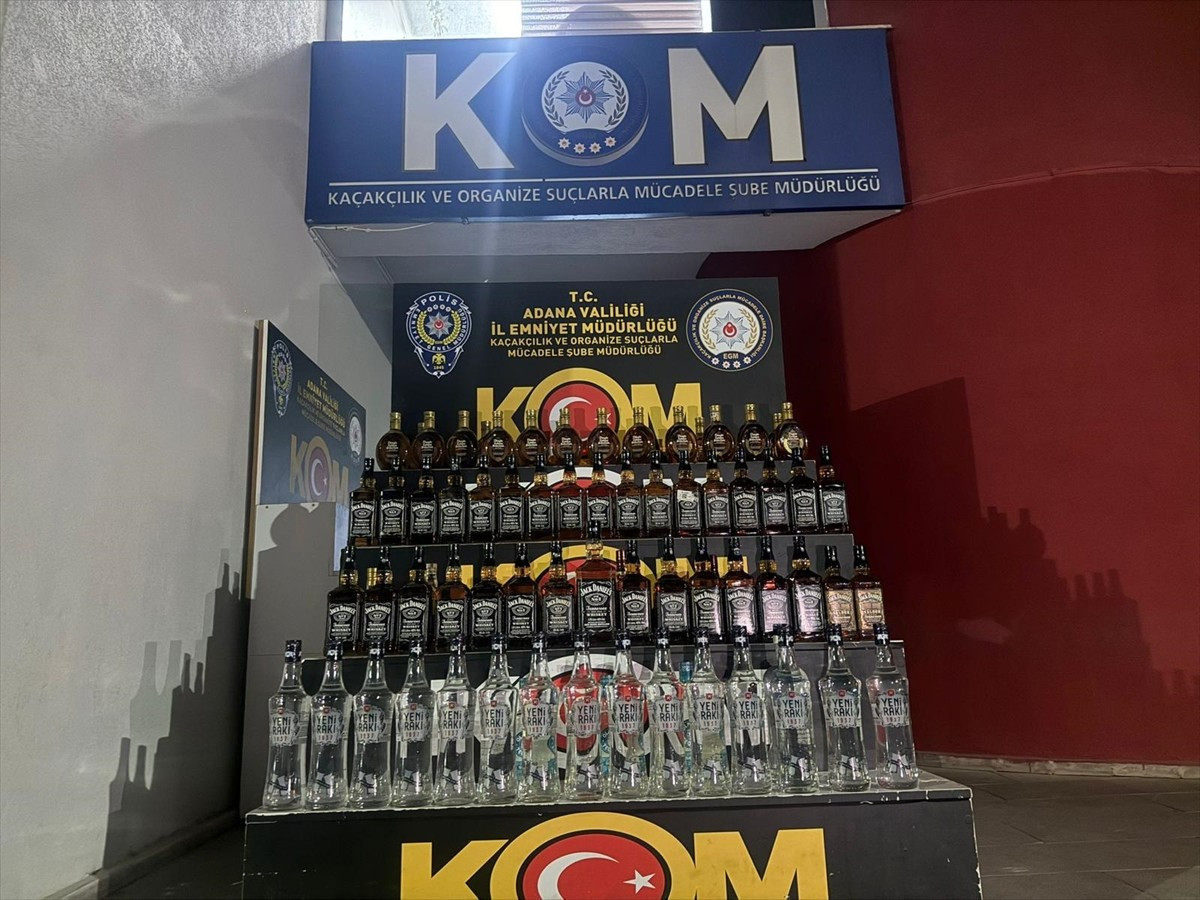 Adana'da kaçak 174 şişe içki ve 2 bin 80 litre etil alkolün ele geçirildiği operasyonda 5 zanlı...