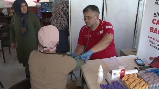 Adana'da kan ve kök hücre bağış kampanyasına yoğun ilgi