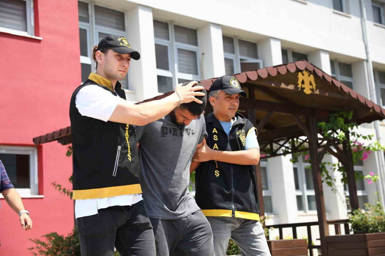 ADANA'DA ÖĞRETMEN EŞİ HATİCE ÇELİK'İ VE KAYINBİRADERİ MURAT AKDÖKER’İ TABANCAYLA VURARAK ÖLDÜRÜP...