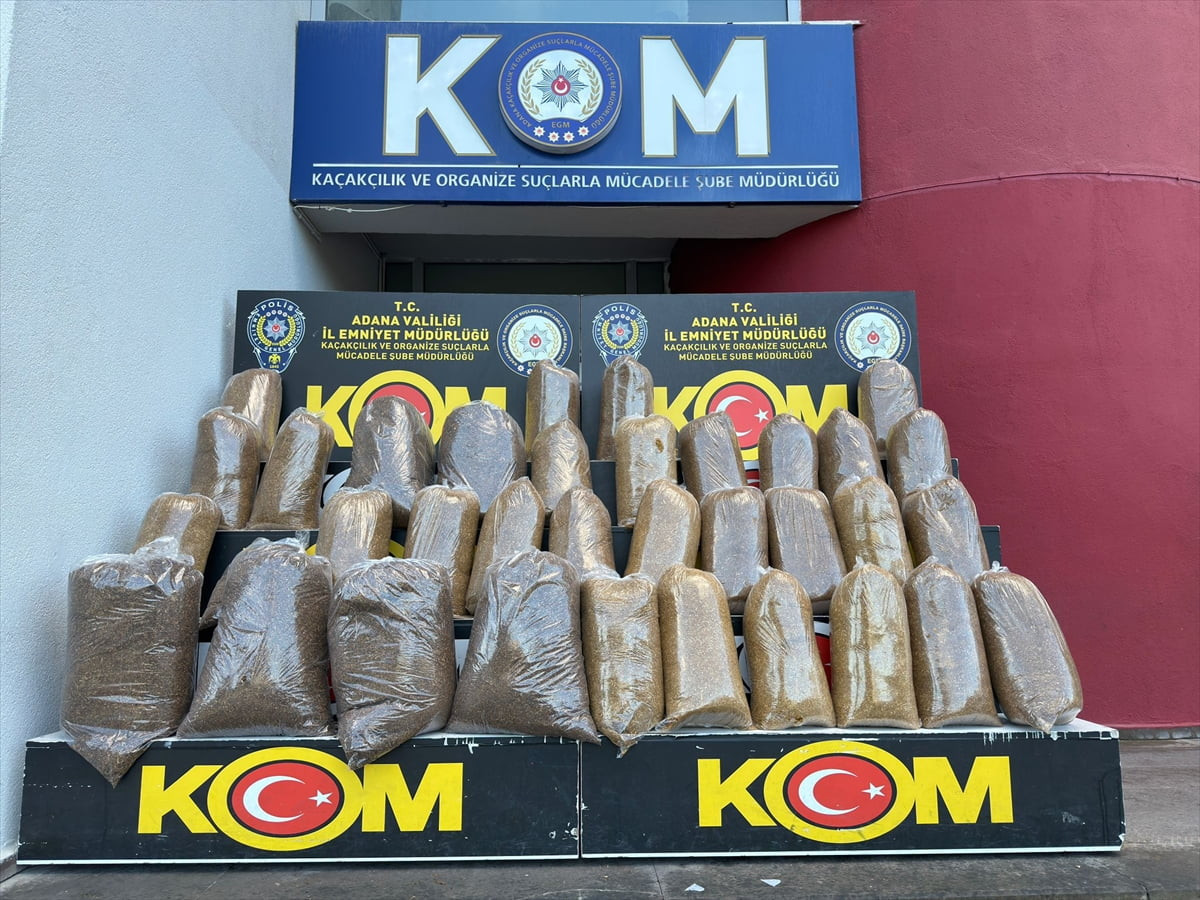 Adana'da polis ekiplerince 1 ton 650 kilogram kaçak tütün ele geçirildi, 5 şüpheli gözaltına...