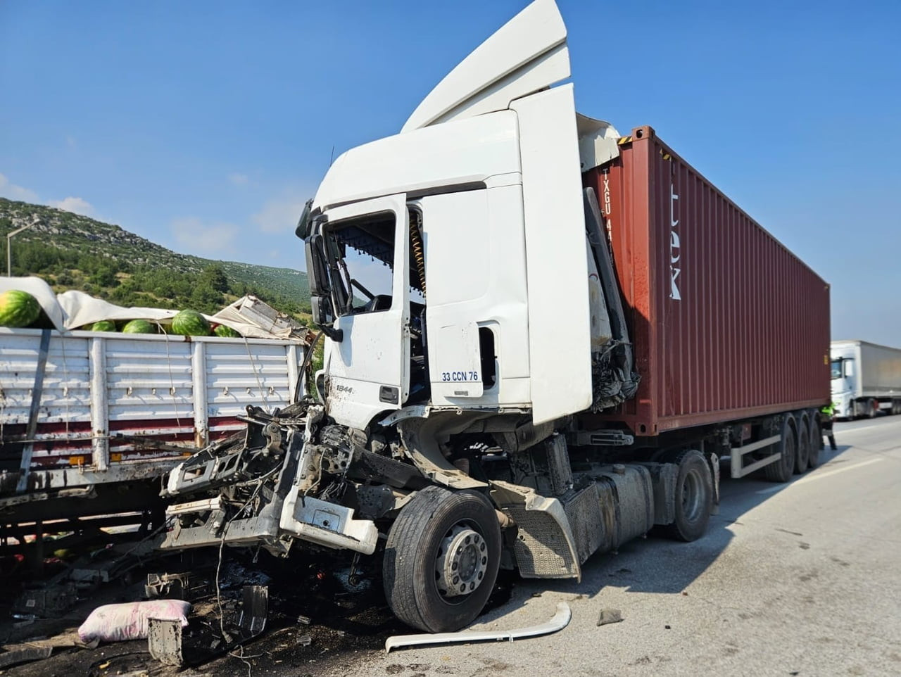 ADANA'DA POZANTI-TARSUS OTOYOLUNDA MEYDANA GELEN TIR KAZASINDA SÜRÜCÜ YARALANDI.