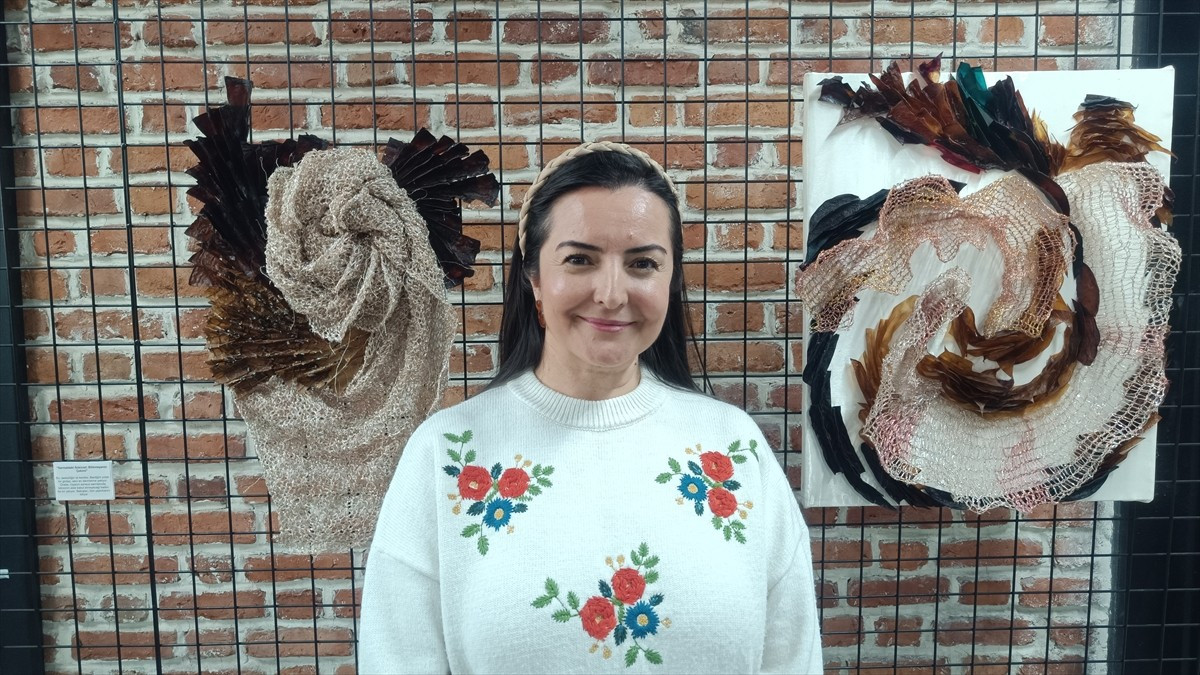 Adana'da "Kimliğin Öteki Hali" tekstil sanatı sergisinin açılışı gerçekleştirildi. Sergiyi...