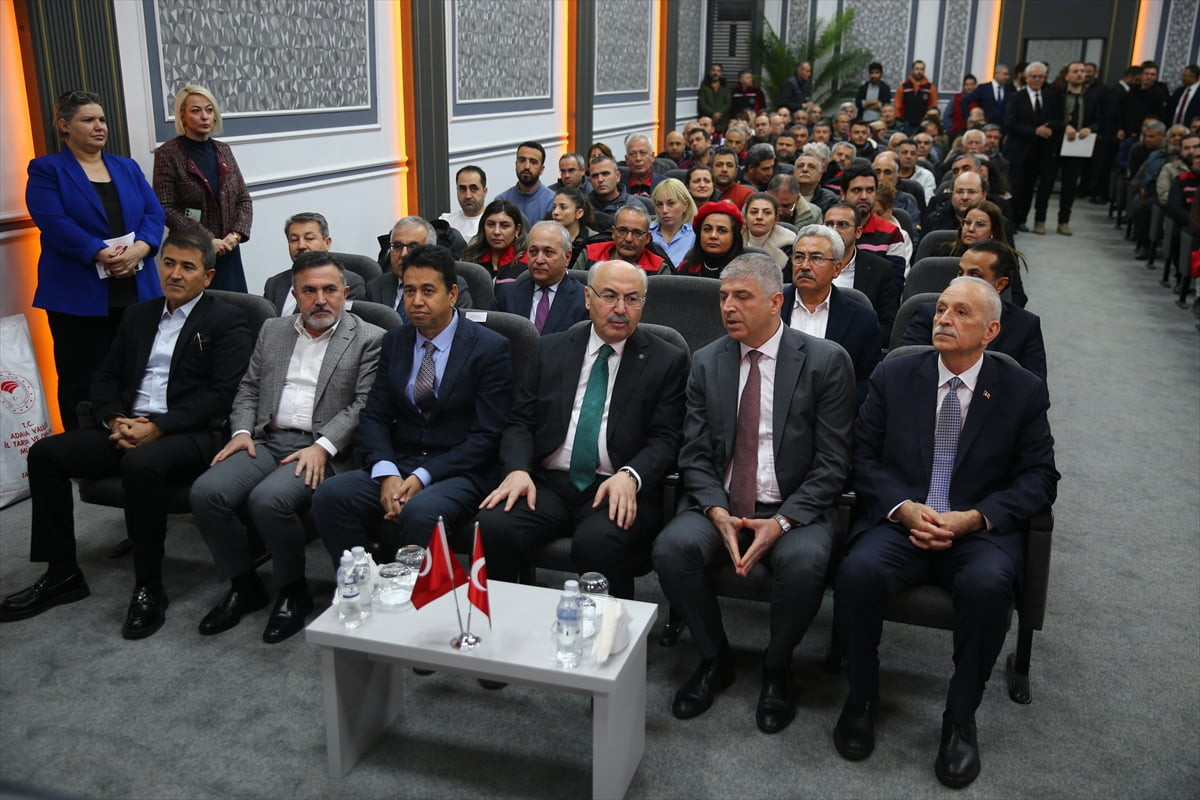 Adana'da "Tarım Arazilerinin Kullanımının Etkinleştirilmesi Projesi" kapsamında 2 bin 968 çiftçiye...