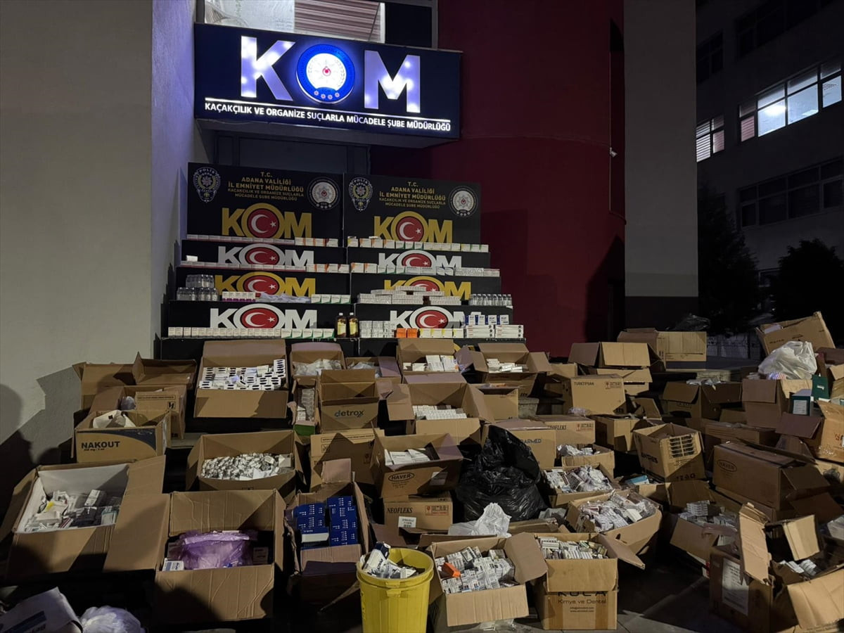 Adana'da ruhsatsız depoya düzenlenen operasyonda reçeteye tabi 1 milyon 123 bin 443 ilaç ele...