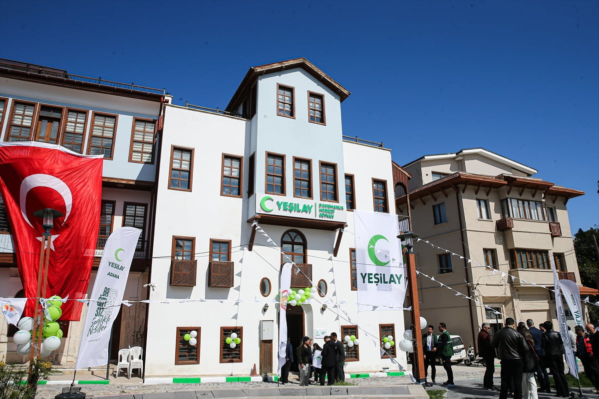 Adana'da Seyhan Yeşilay Danışmanlık Merkezi (YEDAM) düzenlenen törenle hizmete açıldı.