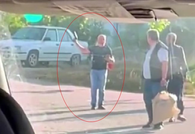 ADANA'DA SİLAHLA ETRAFA RASTGELE ATEŞ AÇTIĞI ÖNE SÜRÜLEN ŞAHIS, POLİS EKİPLERİ TARAFINDAN...