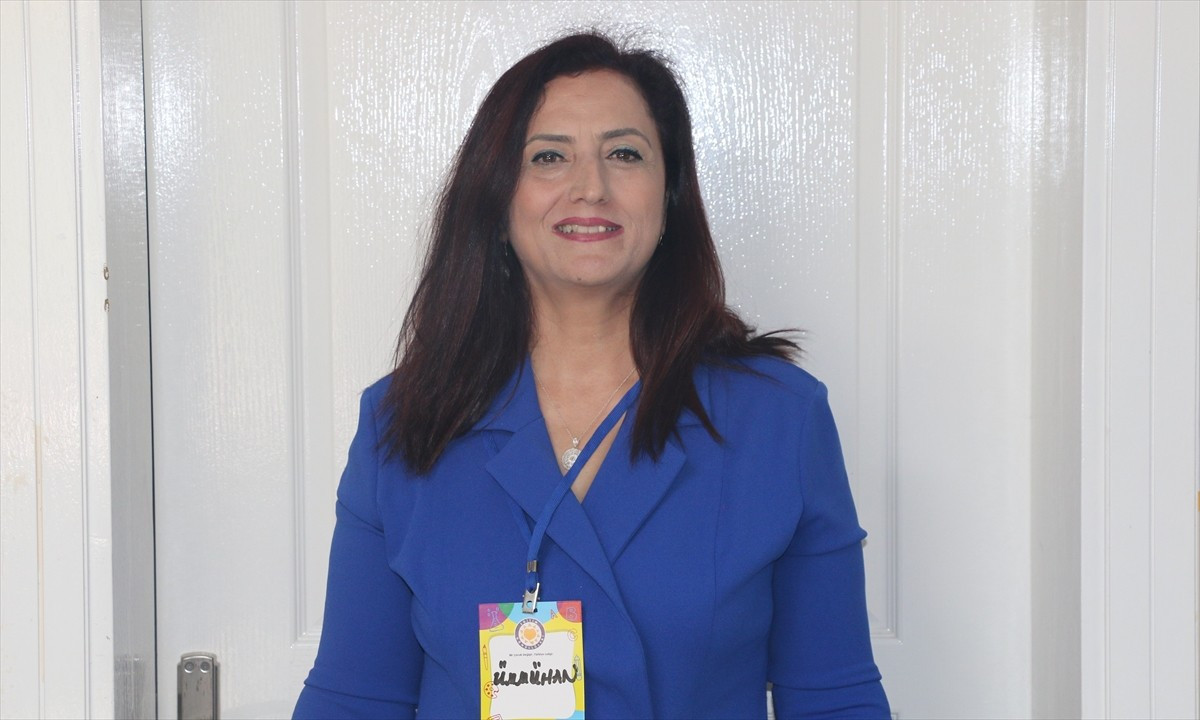 Adana'da sınıf öğretmeni Ümmühan Köroğlu, 11 yıldır mesaisinden artakalan vakitlerde Türkiye...