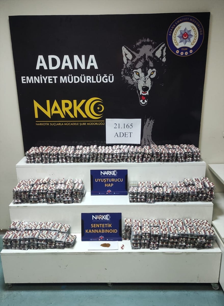 Adana'da uyuşturucu satıcılarına yönelik operasyonda gözaltına alınan 2 şüpheli tutuklandı....