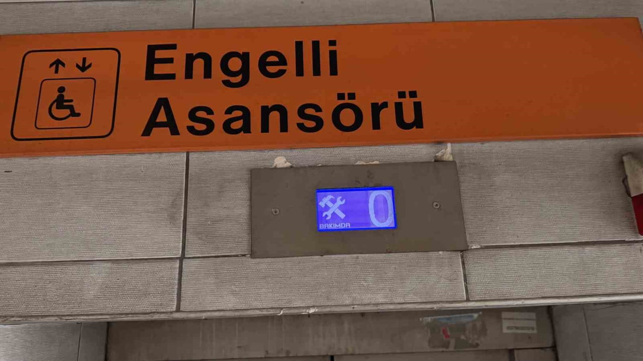 ADANA'DAKİ ENGELLİ ASANSÖRLERİNİN SÜREKLİ ARIZALANMASI VE AMACI DIŞINDA KULLANILMASI ENGELLİ...