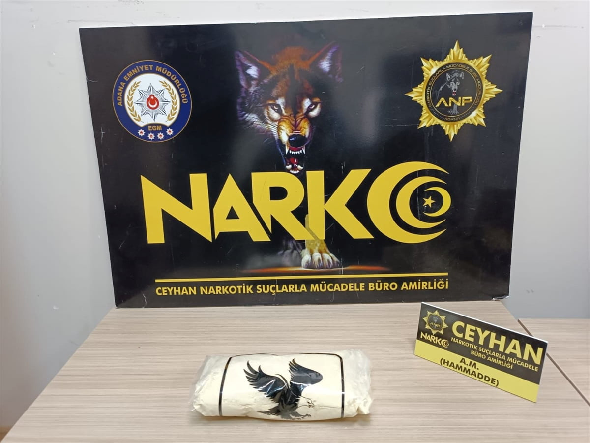 Adana'nın Ceyhan ilçesinde, bir ticari takside 1 kilo 39 gram sentetik uyuşturucu ham maddesi ele...