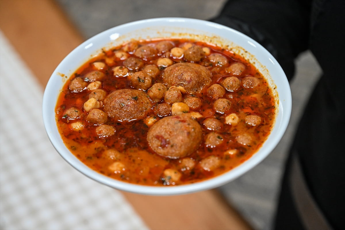 Adana'nın coğrafi işaretli lezzeti "analı kızlı", yalnızca damaklarda iz bırakmakla kalmıyor, aynı...